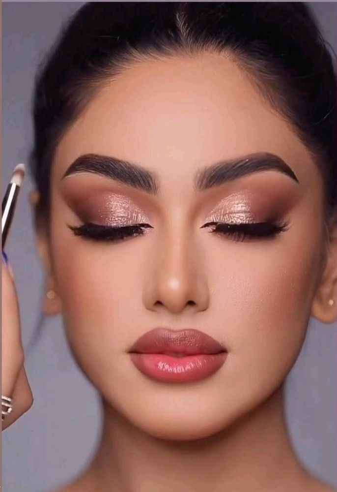 مدل آرایش پشت چشم | جذاب ترین تکنیک ها و ترفندهای ساده و مجلسی برای آرایش پشت چشم دخترانه و عروسانه ترند 2025