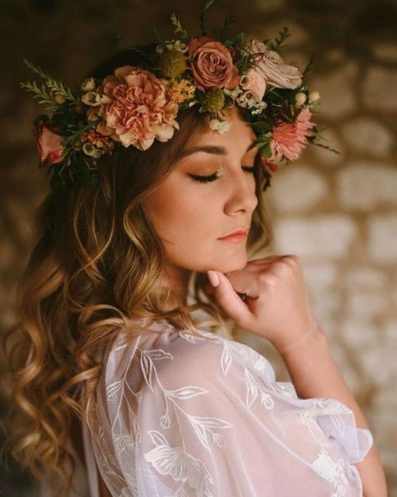 مدل مو عروس با گل طبیعی | 20 مدل شینیون باز و بسته عروس با گل طبیعی برای همه سلیقه ها