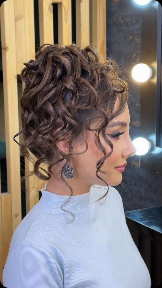 شینیون موی فر دخترانه | 25 مدل شینیون برای موهای فر ریز و درشت برای عروسی
