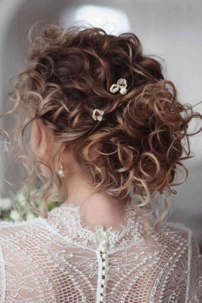شینیون موی فر دخترانه | 25 مدل شینیون برای موهای فر ریز و درشت برای عروسی