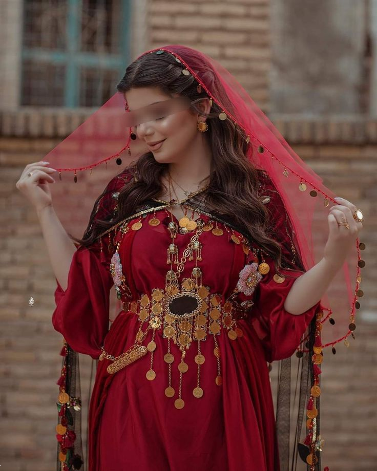 ایده از لباس کردستان | ۳۰ مدل لباس کردی زنانه مجلسی فوق‌العاده شیک و دلبر برای عروسی و مهمانی که هر کسی ببینه عاشق استایلت میشه!