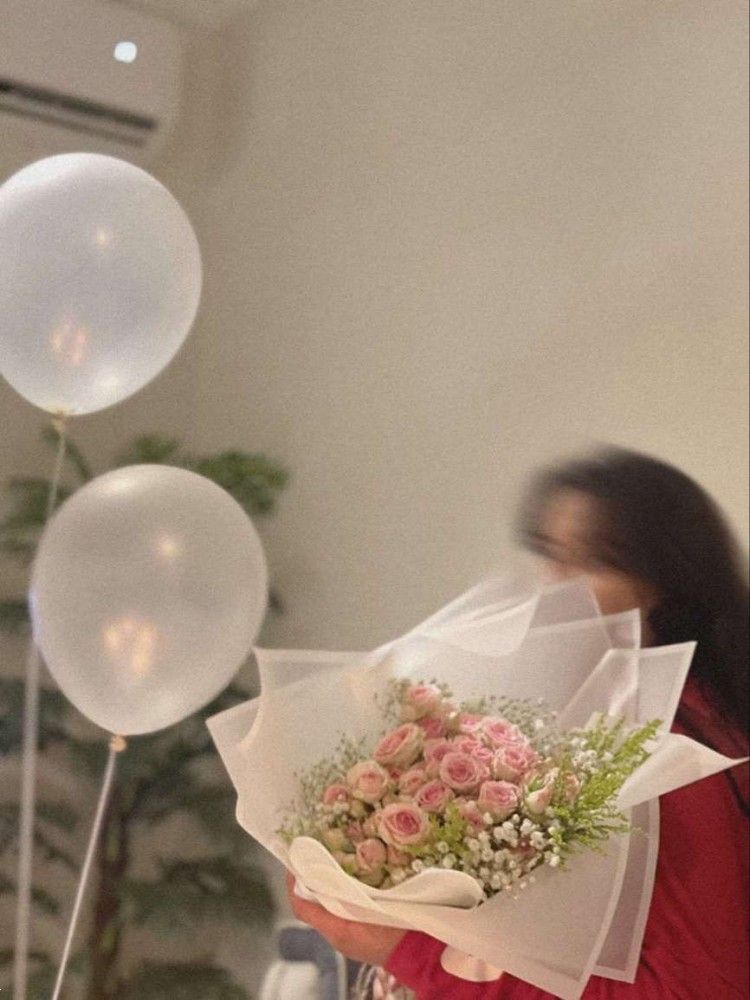 ژست عکس تولد دخترانه لاکچری بدون چهره | 21 عکس تولد دخترانه بدون چهره برای استوری و پروفایل و ژست 