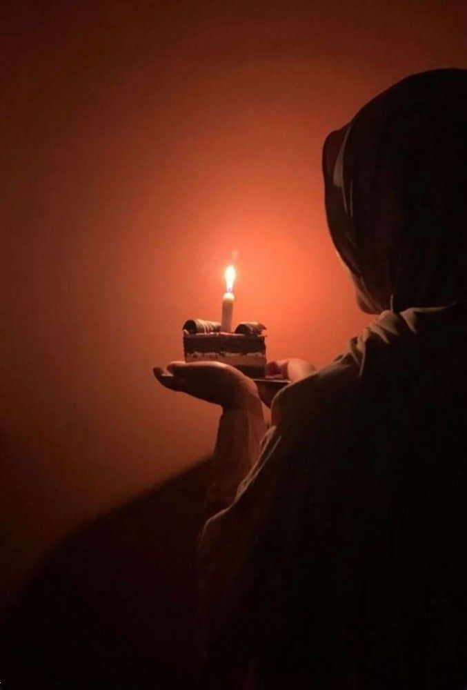 ژست عکس تولد با چادر | 20 ژست عکس دختر چادری با کیک تولد و بادکنک بسیار شیک و زیبا