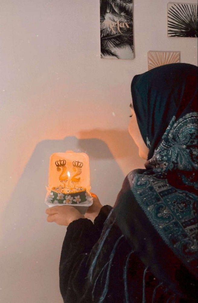 ژست عکس تولد با چادر | 20 ژست عکس دختر چادری با کیک تولد و بادکنک بسیار شیک و زیبا