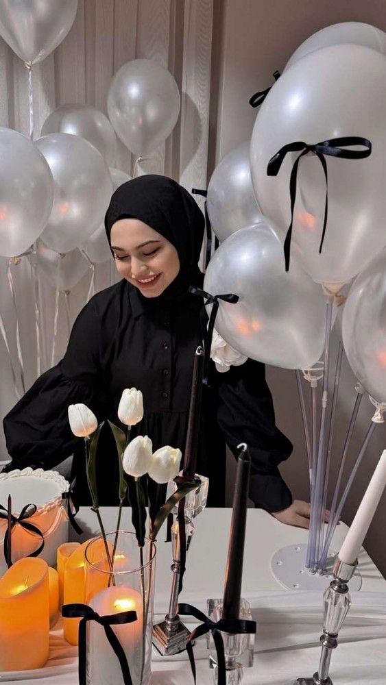 ژست عکس تولد با چادر | 20 ژست عکس دختر چادری با کیک تولد و بادکنک بسیار شیک و زیبا