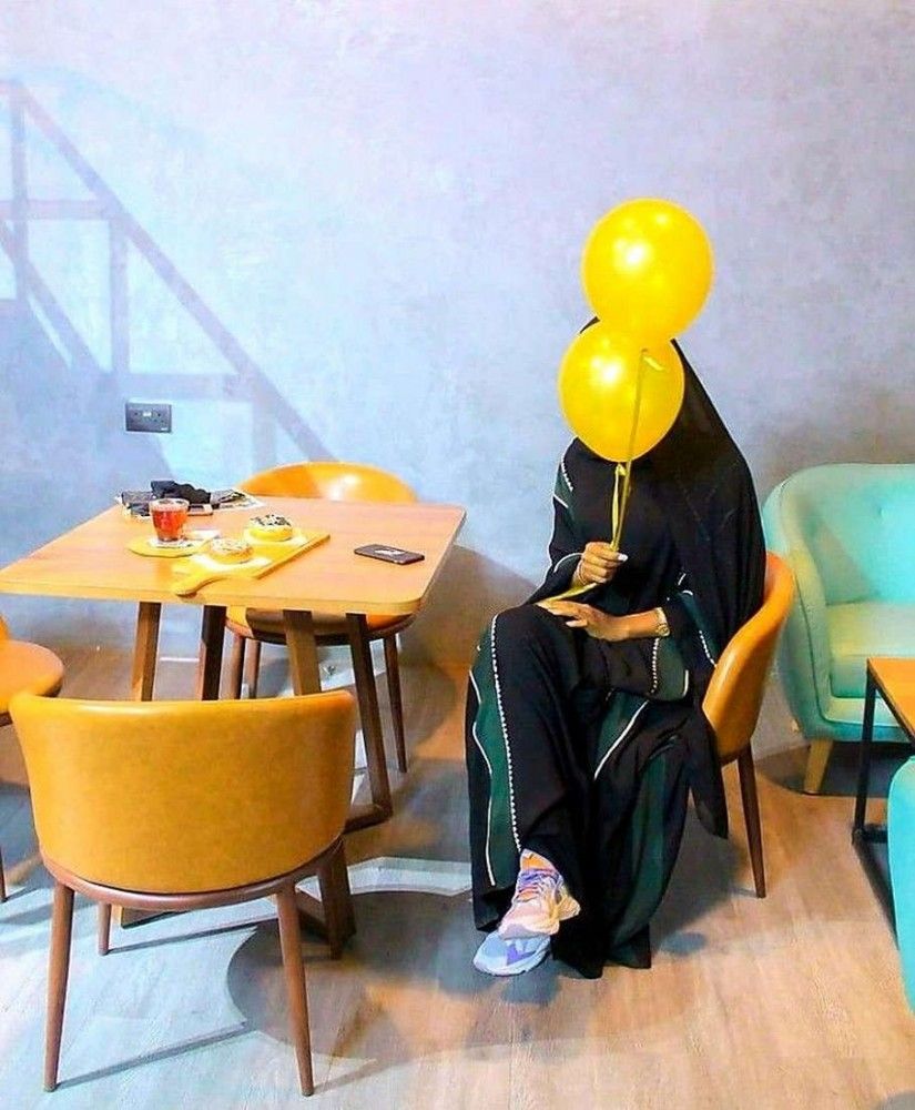 ژست عکس تولد با چادر | 20 ژست عکس دختر چادری با کیک تولد و بادکنک بسیار شیک و زیبا