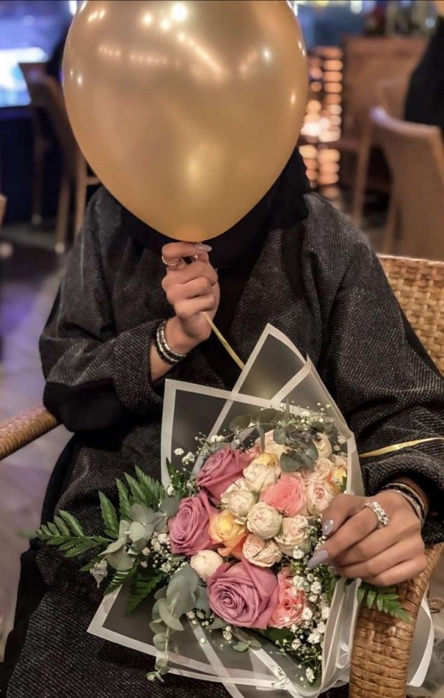 ژست عکس تولد با چادر | 20 ژست عکس دختر چادری با کیک تولد و بادکنک بسیار شیک و زیبا