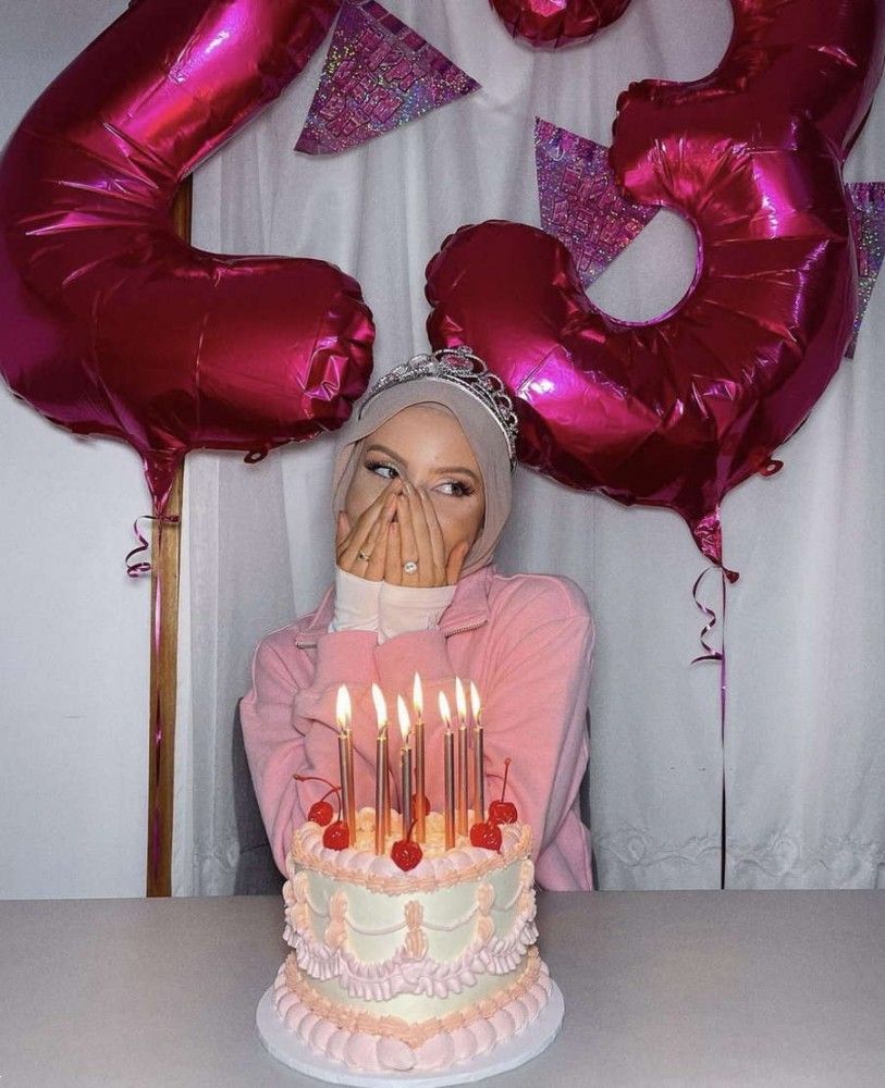 ژست عکس تولد با چادر | 20 ژست عکس دختر چادری با کیک تولد و بادکنک بسیار شیک و زیبا