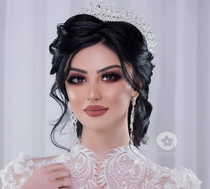 مدل شینیون مو عربی جدید | ۳۰ مدل خاص، حجیم و باکلاس شینیون مو عربی جدید ۲۰۲۵ برای عروس و مراسمات لاکچری که میخواهید بدرخشید!