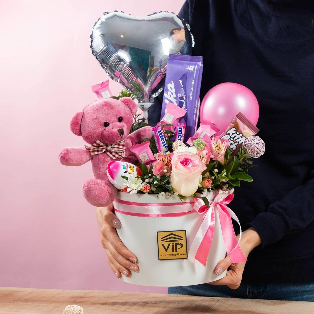 کامل ترین پکیج VIP ولنتاین (گل، شکلات، عروسک)