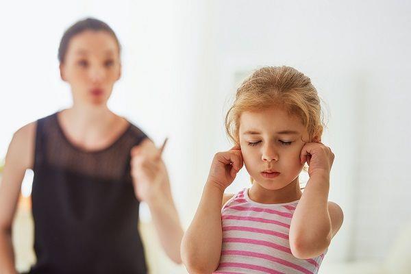 رفتار مناسب والدین در مواجهه با اشتباهات کودکان