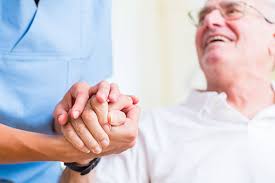 مزایا و معایب استخدام پرستار، خانه سالمندان و در منزل برای مراقبت از بیمار و‌ سالمند