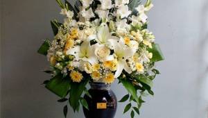 رشد تقاضا برای خرید تاج گل در مراسم رسمی و ترحیم در سال 1404