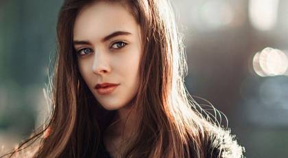 چطوری یک دختر باکلاس باشیم؟ + 10 اصول باکلاسی در باشگاه، مهمانی، کافی شاپ و ...