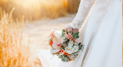 دسته گل عروس را طبیعی بگیریم یا مصنوعی؟ + مزایا و معایب هر کدام