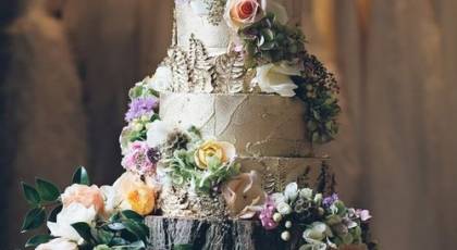 تزیین کیک عروسی با گل رز